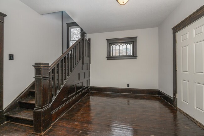 Building Photo - 1303 Rowland Ave NE