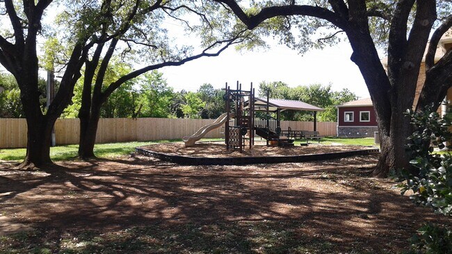 Primary Photo - 202 Royal Dr