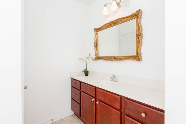 Building Photo - Spacious Condo in Spence Crossing