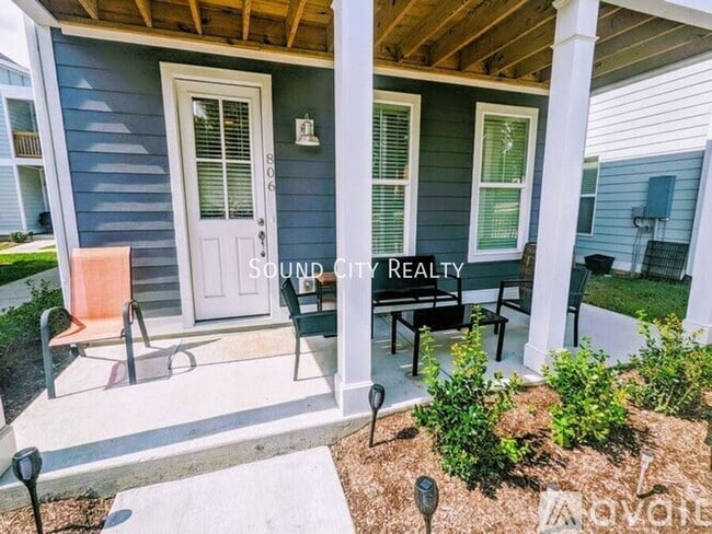 Building Photo - 806 Briar Cir