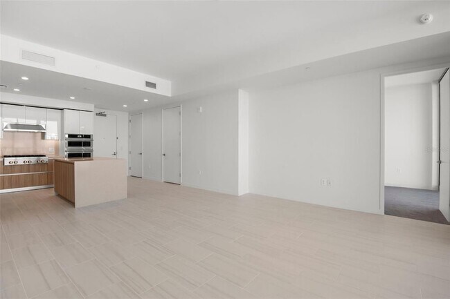 Building Photo - 400 Central Ave