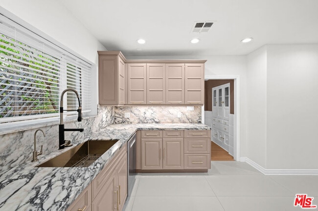 Building Photo - 260 S La Peer Dr