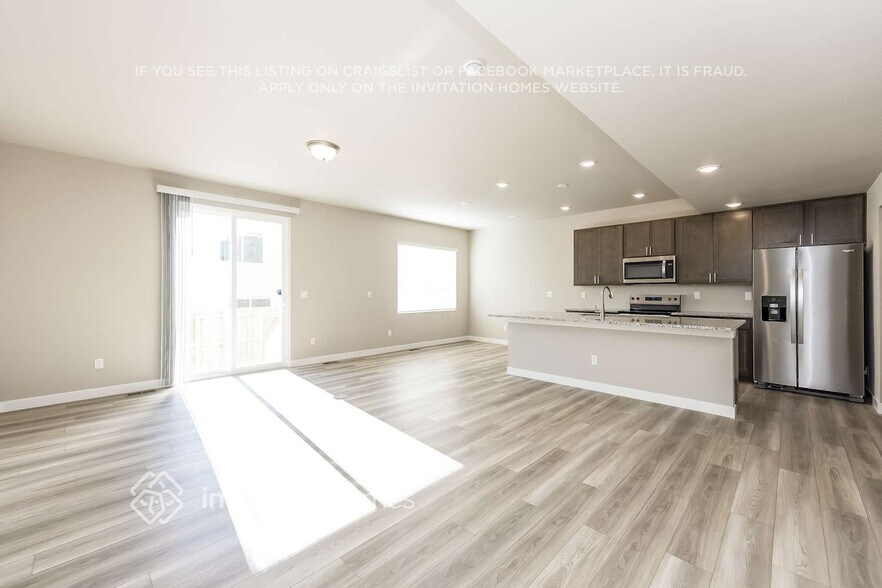 Building Photo - 13563 Arriba Dr