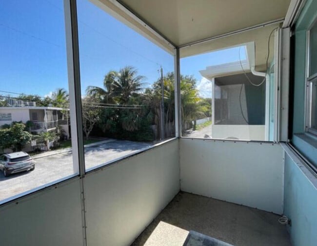 Building Photo - 306 E Ocean Ave