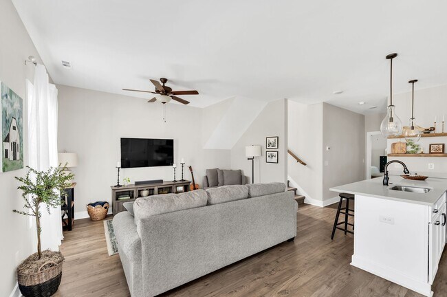 Building Photo - 1016 Sycamore Rdg E