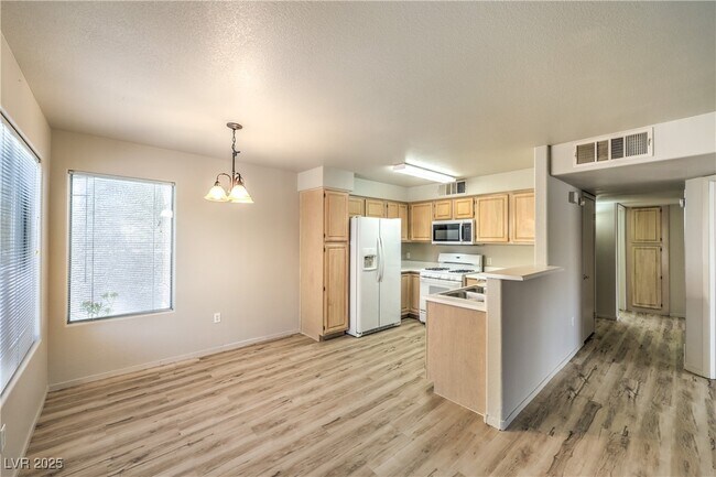 Building Photo - 5710 E Tropicana Ave