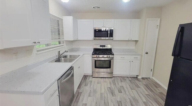 Building Photo - 6543 Coventry Dr