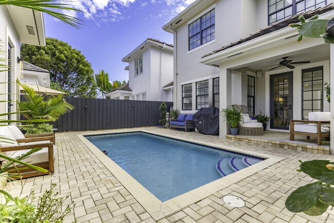 Building Photo - 505 SW 16th Ct