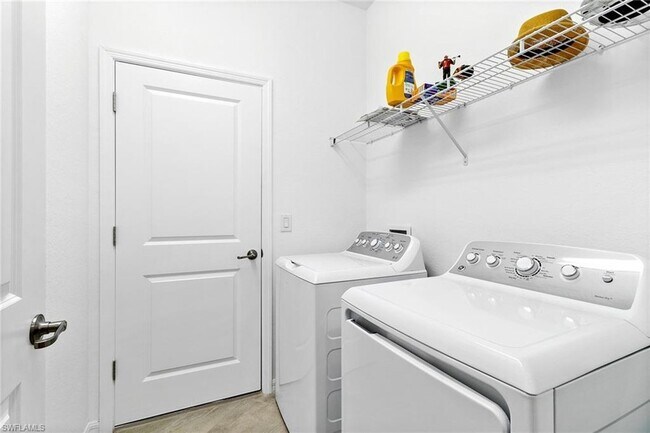 Building Photo - 2516 Kona Wy