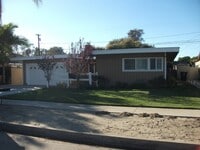 Building Photo - 4BD/2BA Available Near El Dorado Park!!
