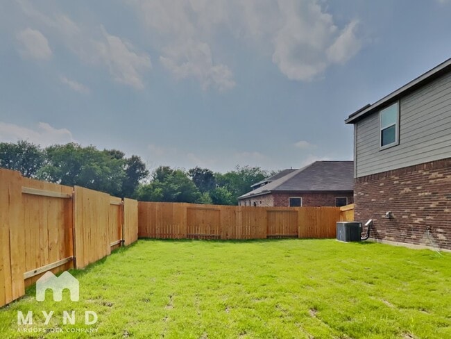 Building Photo - 1106 Clark Dr