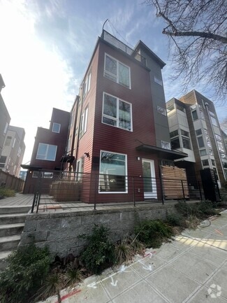 Building Photo - 2023 S Washington St