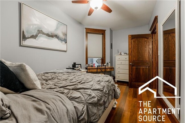 Building Photo - 1019 W Oakdale Ave