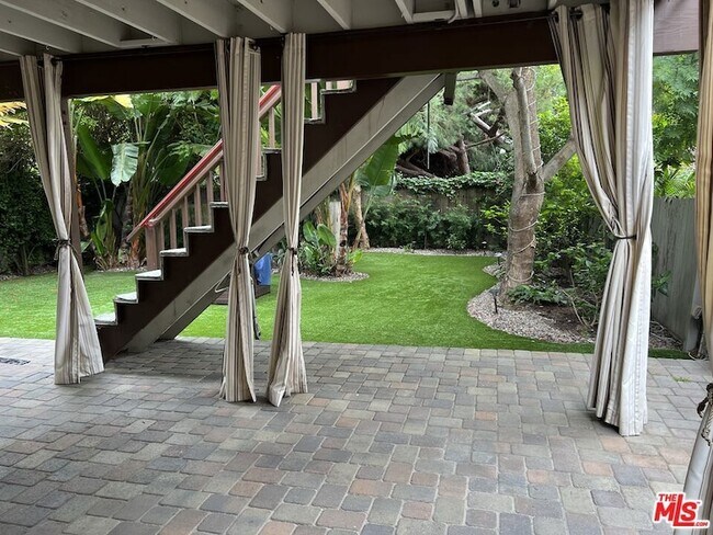 Building Photo - 1019 Camino Real