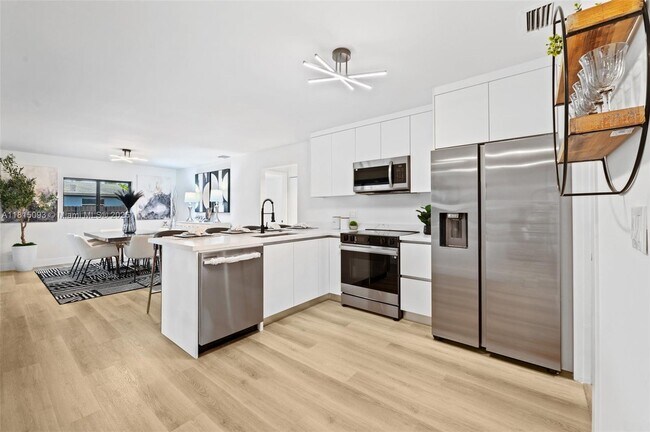 Building Photo - 679 SW 17th Ct