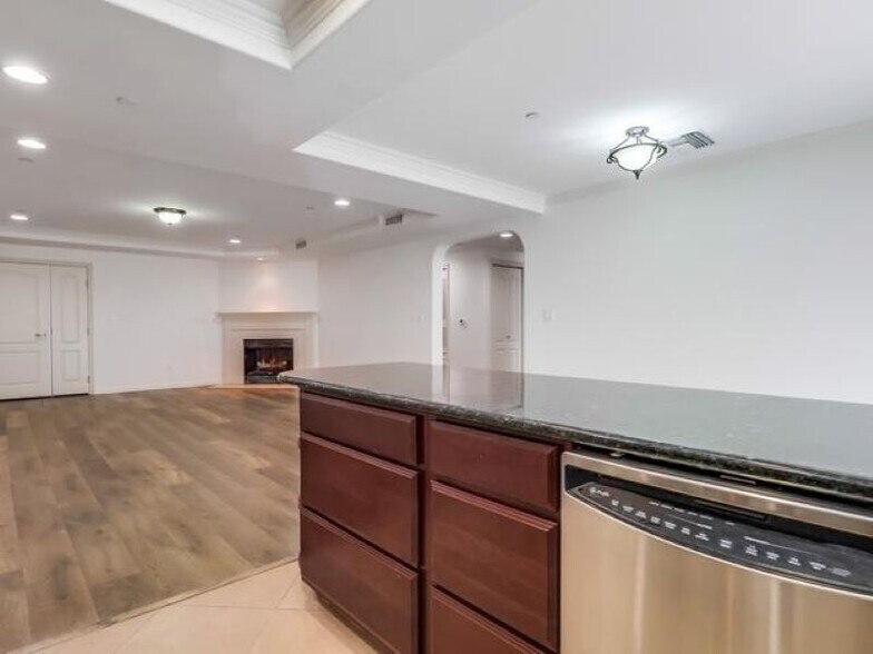 Building Photo - 700 S Ardmore Ave