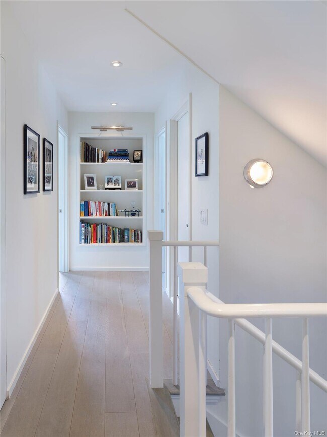 Building Photo - 2 Sun Ct