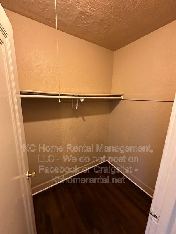 Building Photo - 6838 The Paseo