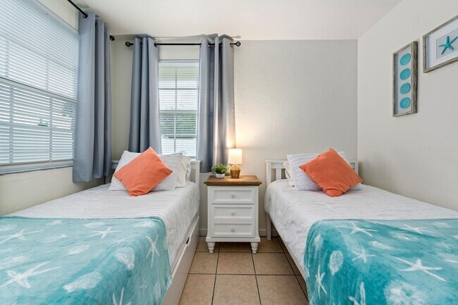 Building Photo - 6 Palmetto Dr