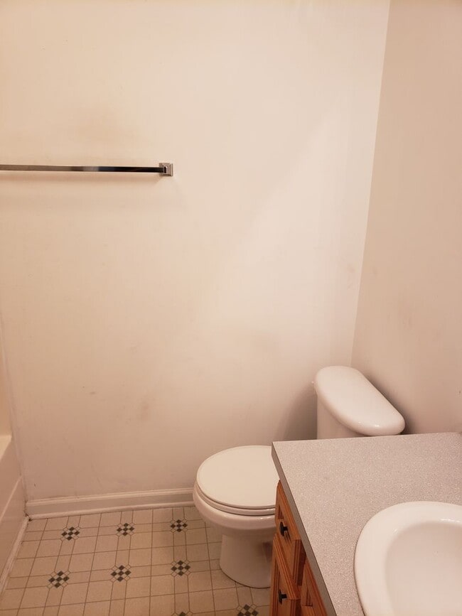 Building Photo - 2-bedroom, 2.5 bathroom townhome