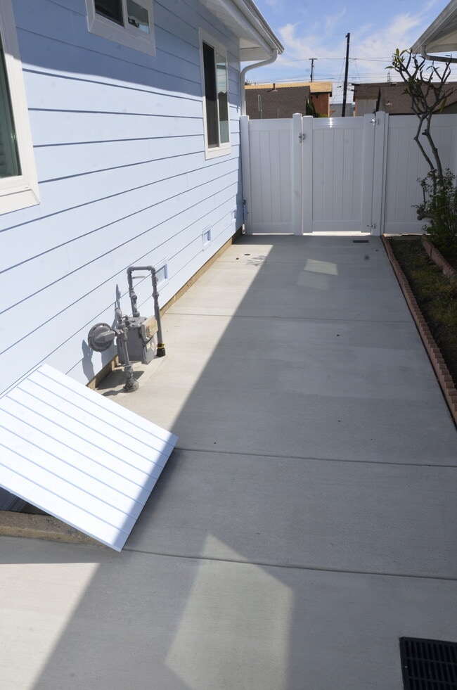 Building Photo - 3605 W 181st St