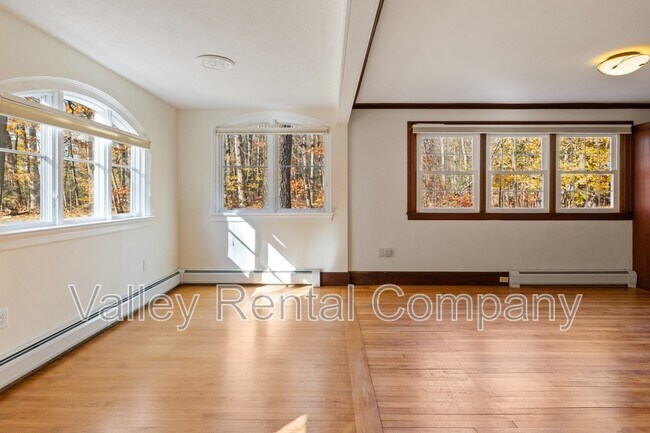 Building Photo - 61 Woodlawn Ave