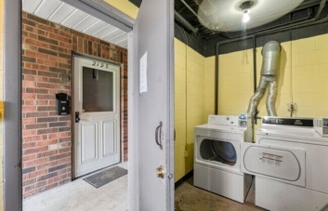 Building Photo - 2143 St Johns Pl