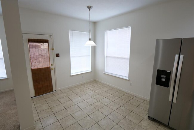Building Photo - 3030 Sunchase Ct