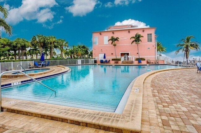 Building Photo - 3873 Pompano Dr SE