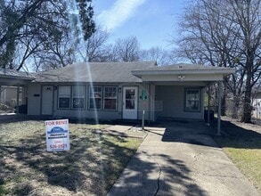 Building Photo - 1702 Alamo Ave