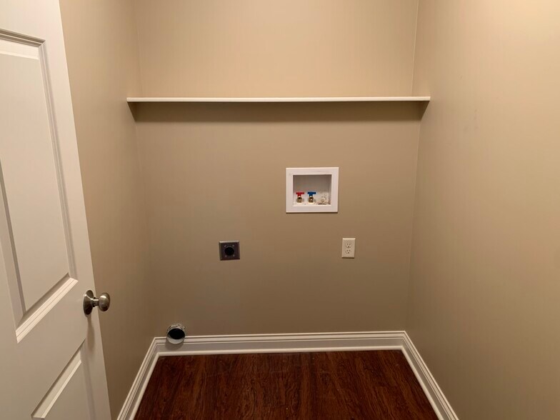 Building Photo - 2409 Wittenberg Ave SE