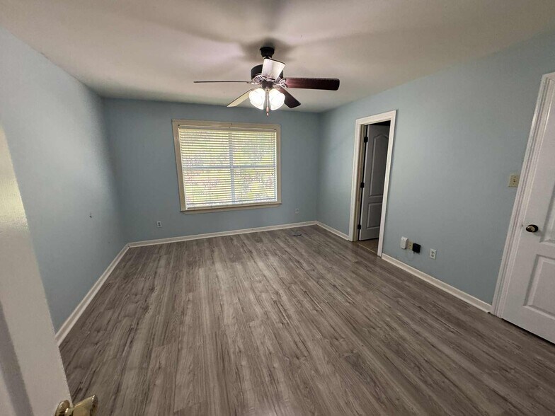 Building Photo - 6206 W Desoto St