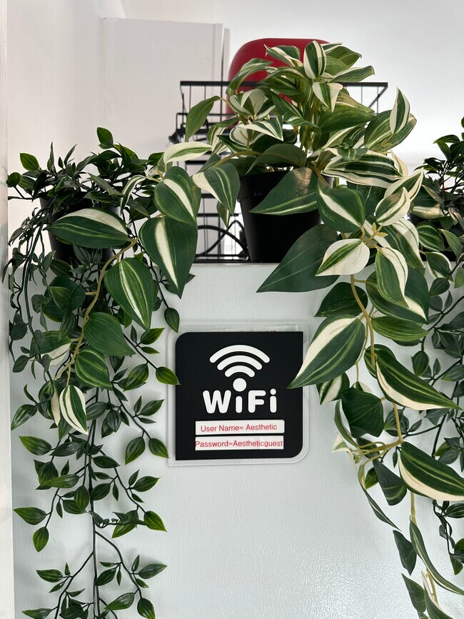 Building Photo - 3826 W 9th St