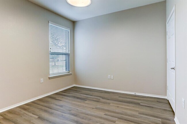 Building Photo - 11108 Helms Deep Dr