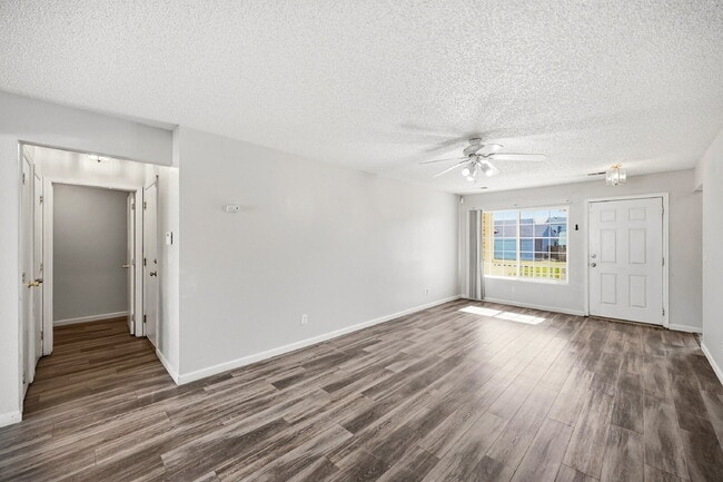 Building Photo - $2,495.95 - 3 Bed, 2 Bath Home in Denver with Central AC and Fenced in Yard!