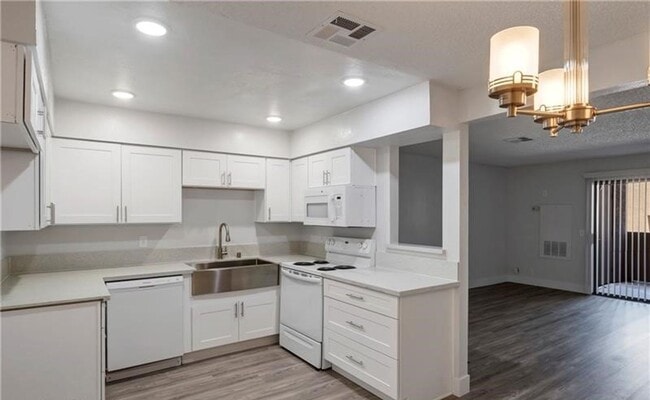Building Photo - 3151 N Soaring Gulls Dr