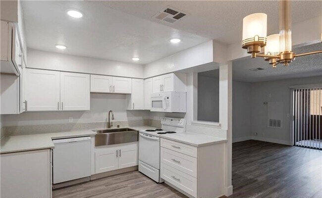 Building Photo - Beautifully Remodeled 1-Bedroom Condo in Desert Shores!