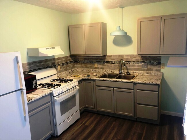 Building Photo - 520 - 1136-38 Delos