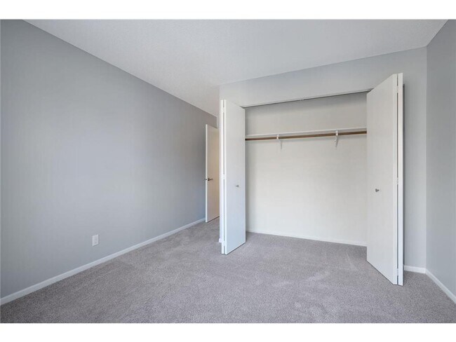 Building Photo - 35 Nathan Ln N