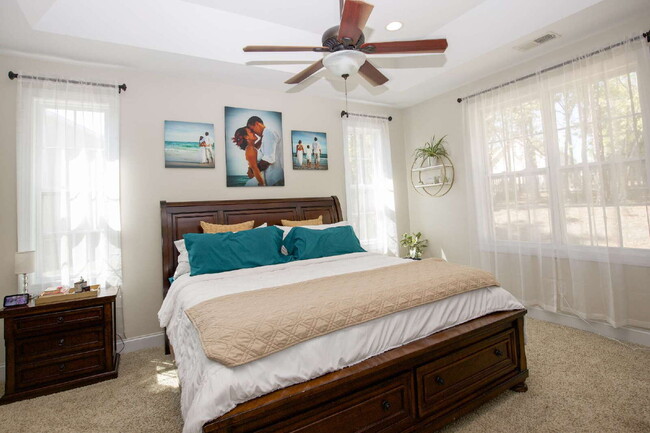 Building Photo - "Beautifully Designed, spacious 2400 Sq. F...