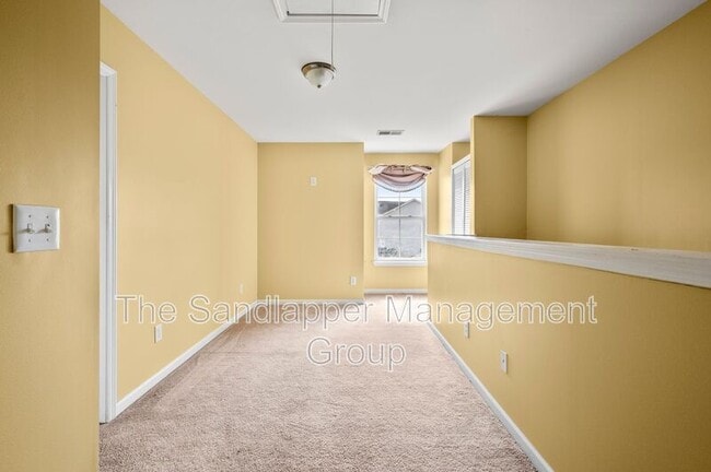 Building Photo - 217 Meadow Wood Rd