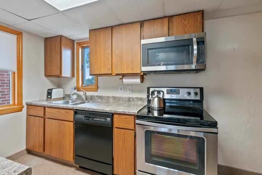 Building Photo - 802 Dunster St