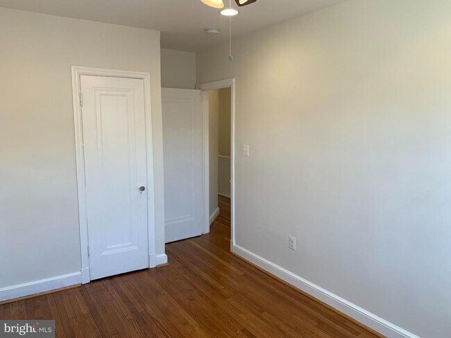 Building Photo - 1326 Holbrook St NE