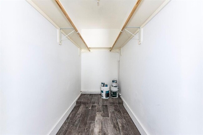 Building Photo - 405 Bellmar Ln
