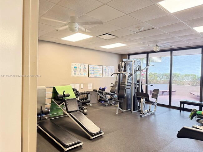 Building Photo - 1623 Collins Ave