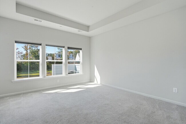 Building Photo - 145 Binscombe Ln