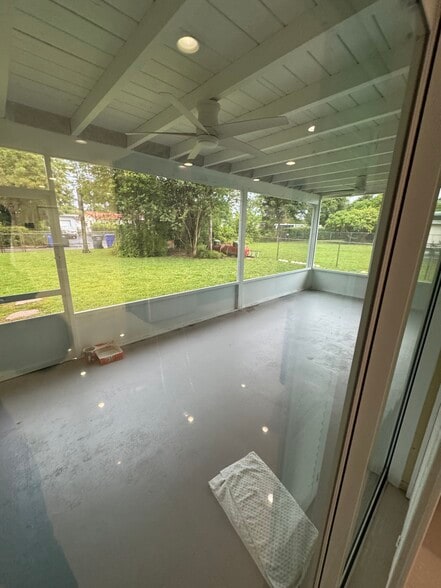 Rear enclosed patio - 4308 Harrison St