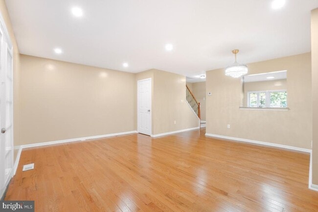 Building Photo - 8 Almanac Ct