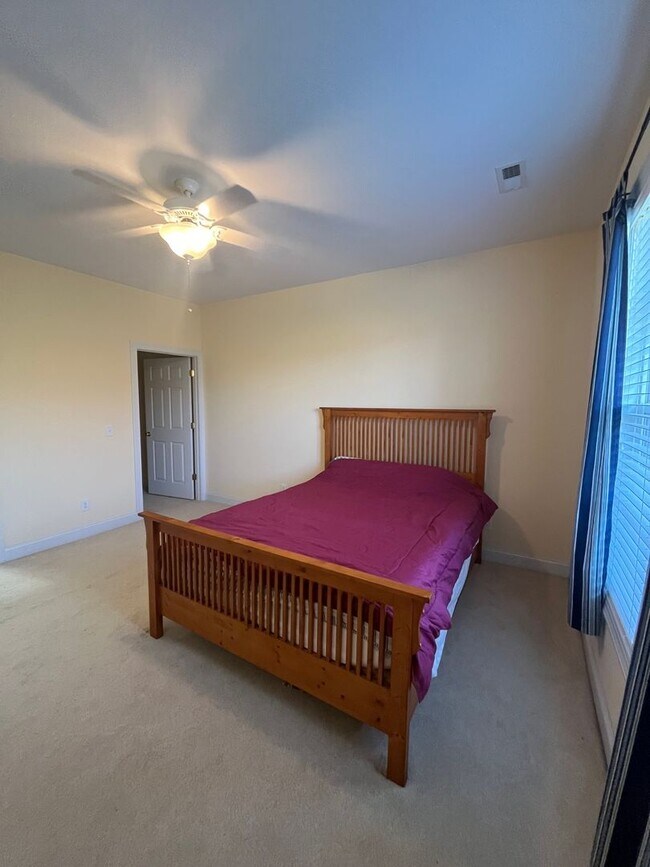 Building Photo - 1005 E Shearwater Ln