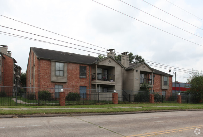 Building Photo - Canfield Lakes